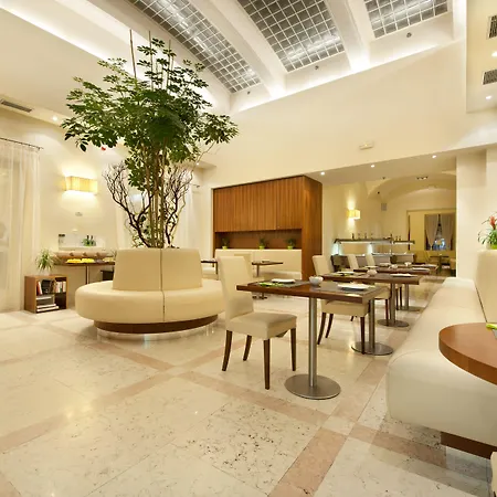 Hotel Maestro By Adrez