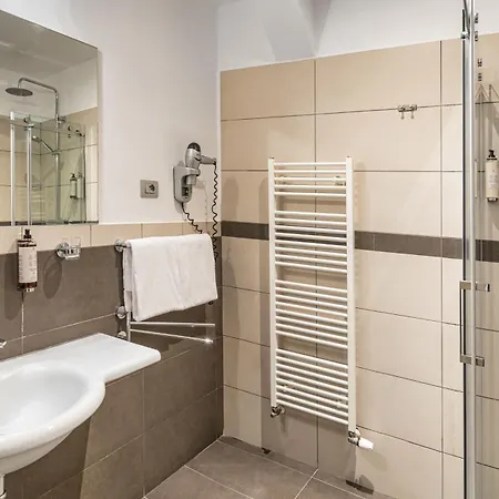 Sovereign 4*
