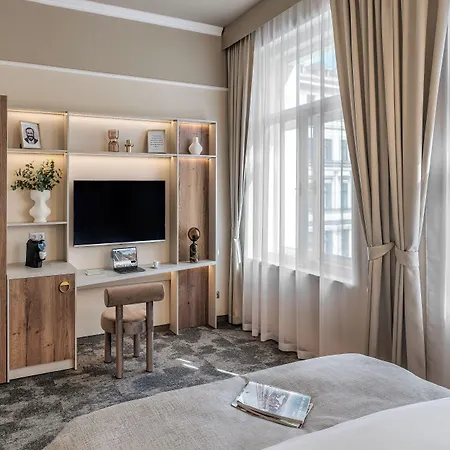 Hotel Maestro By Adrez