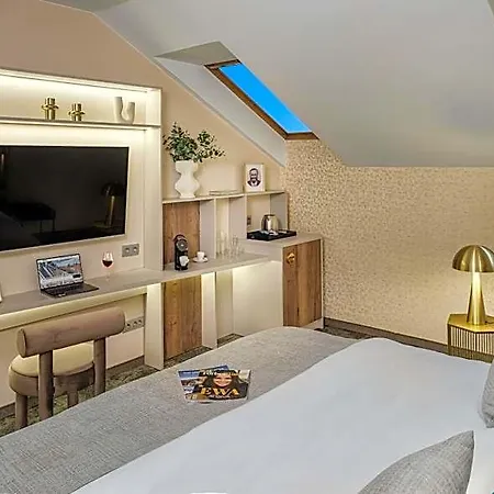 Hotel Maestro By Adrez Praga