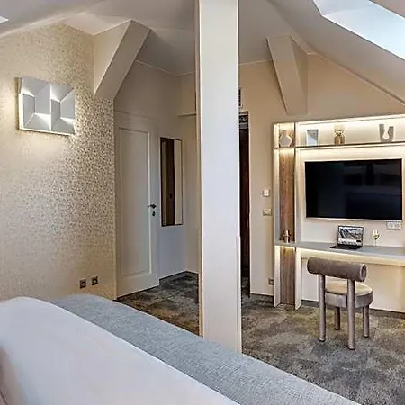Maestro By Adrez Hotel 4*