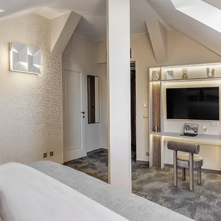 Maestro By Adrez Hotel 4*