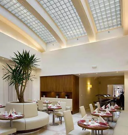 Hotel Maestro By Adrez