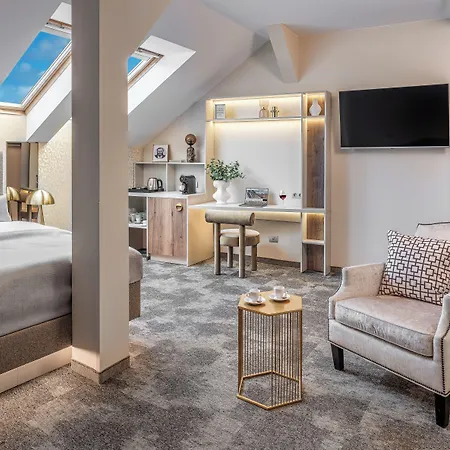 Maestro By Adrez Hotel