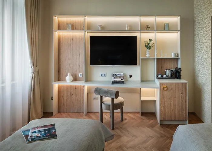 Hotel Maestro By Adrez 4*