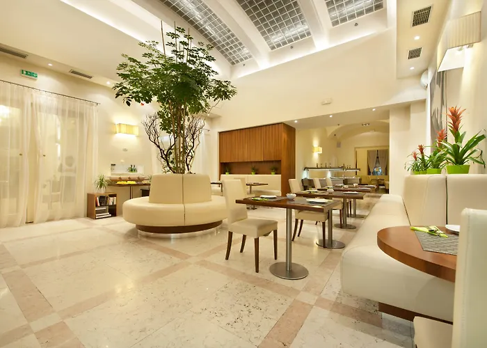 Hotel Maestro By Adrez