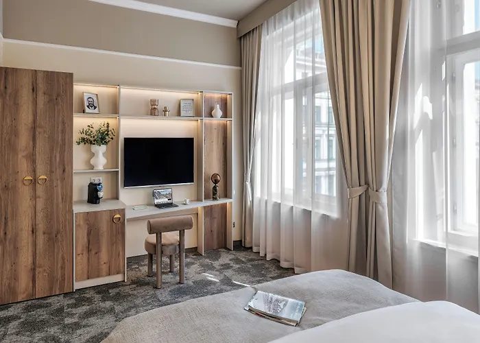 Hotel Maestro By Adrez